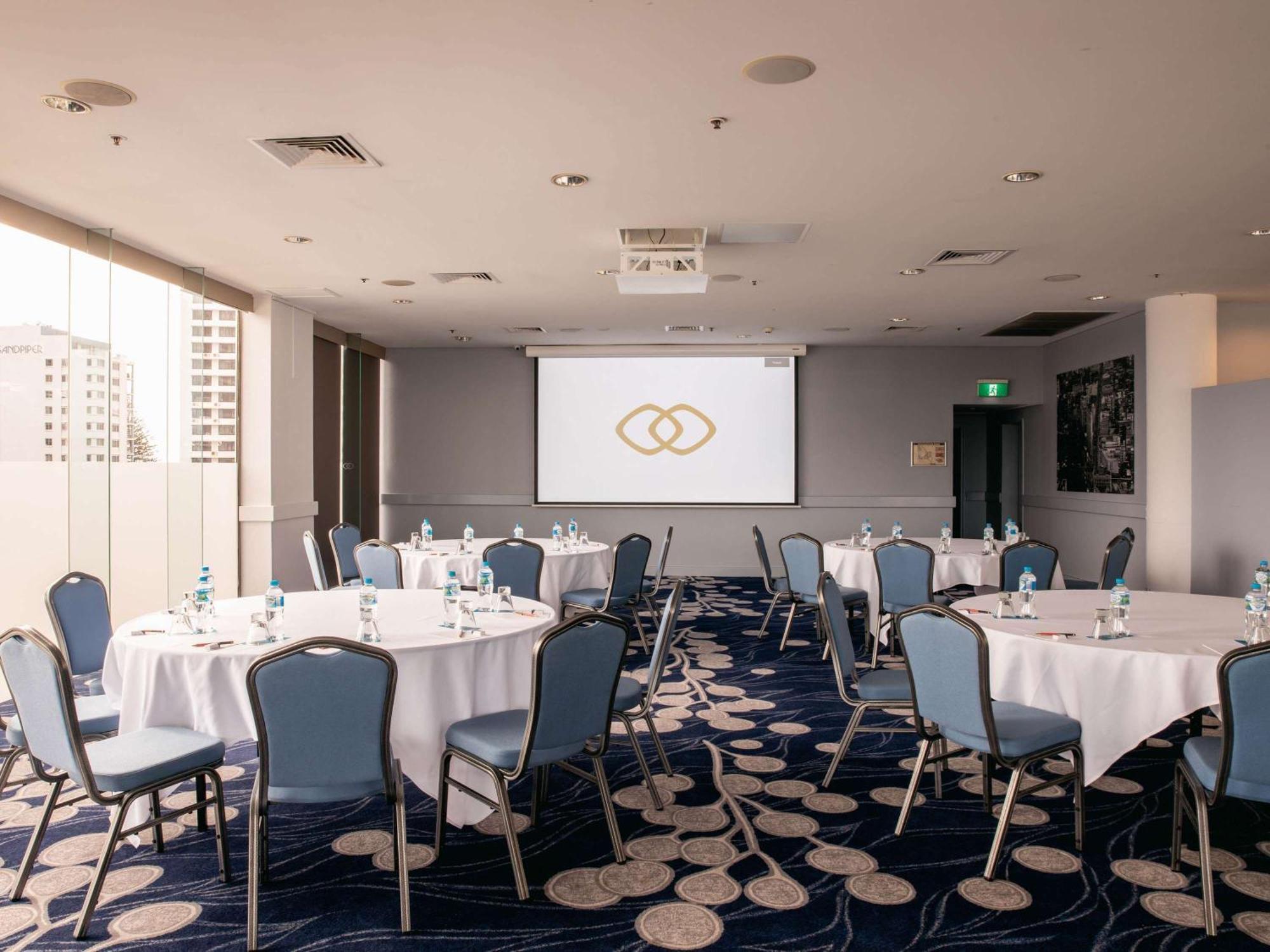 Sofitel Gold Coast Broadbeach Dış mekan fotoğraf The meeting room at the hotel