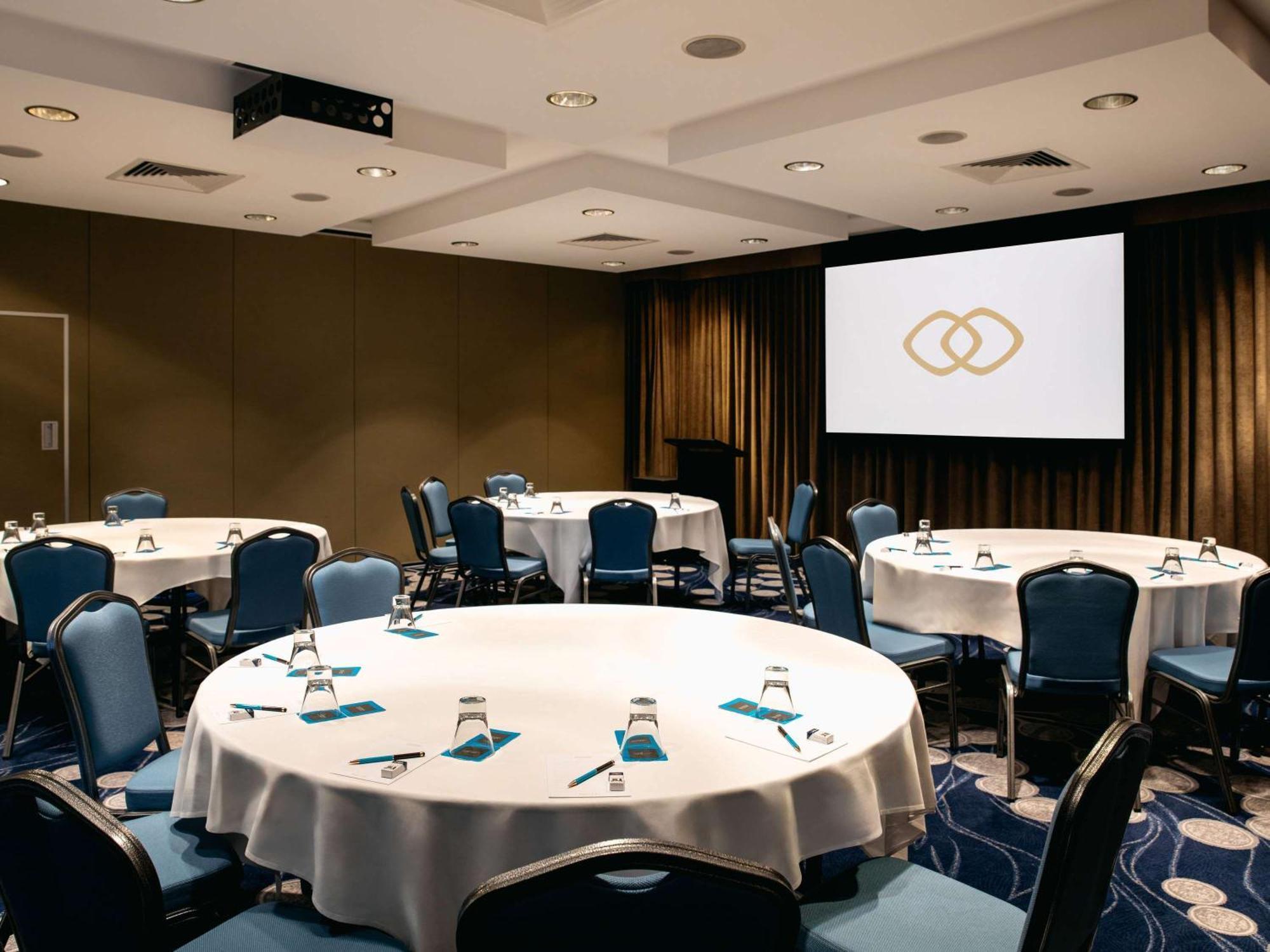 Sofitel Gold Coast Broadbeach Dış mekan fotoğraf The meeting room