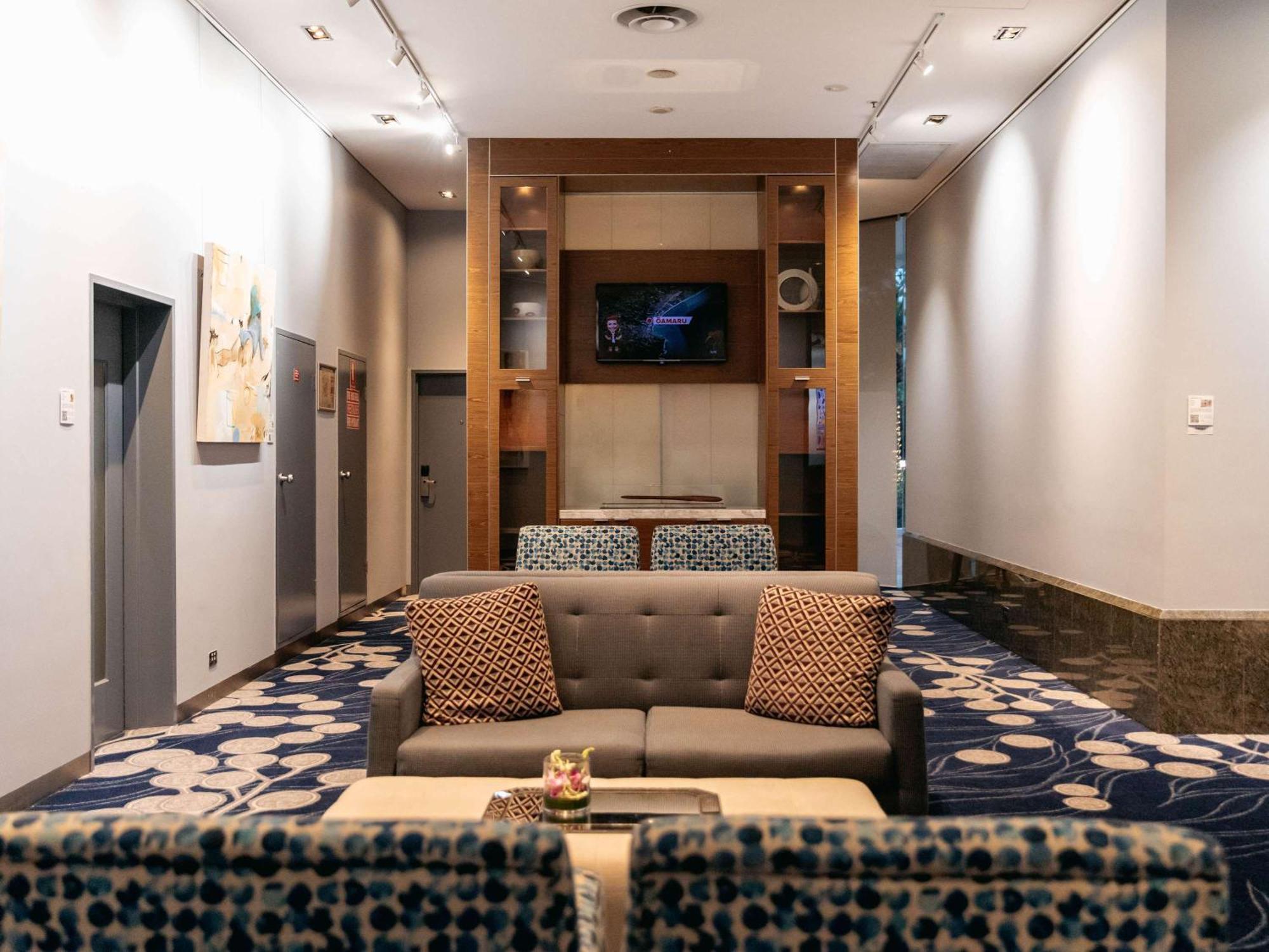 Sofitel Gold Coast Broadbeach Dış mekan fotoğraf The lounge at the airport