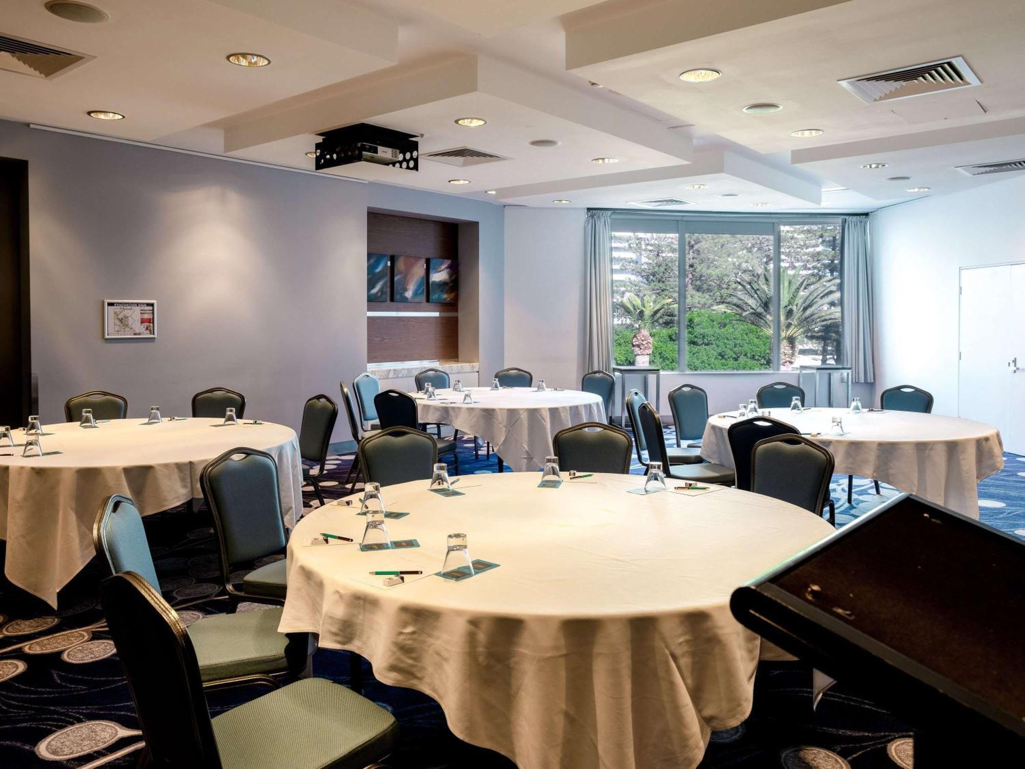 Sofitel Gold Coast Broadbeach Dış mekan fotoğraf The meeting room