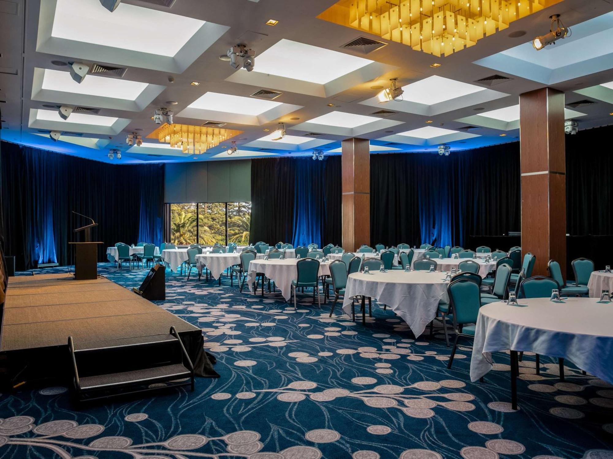 Sofitel Gold Coast Broadbeach Dış mekan fotoğraf The ballroom at the Radisson Blu Hotel, Dublin Airport
