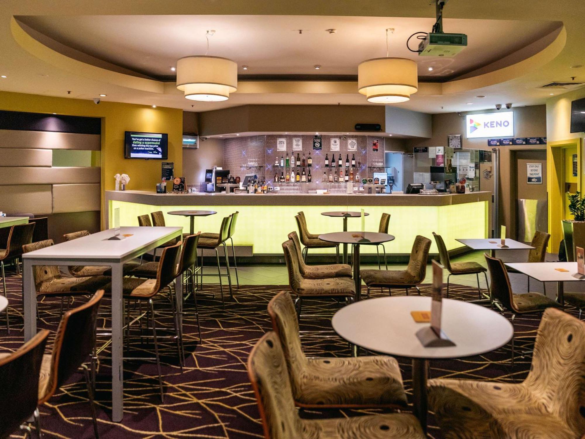 Sofitel Gold Coast Broadbeach Dış mekan fotoğraf The lounge at the airport
