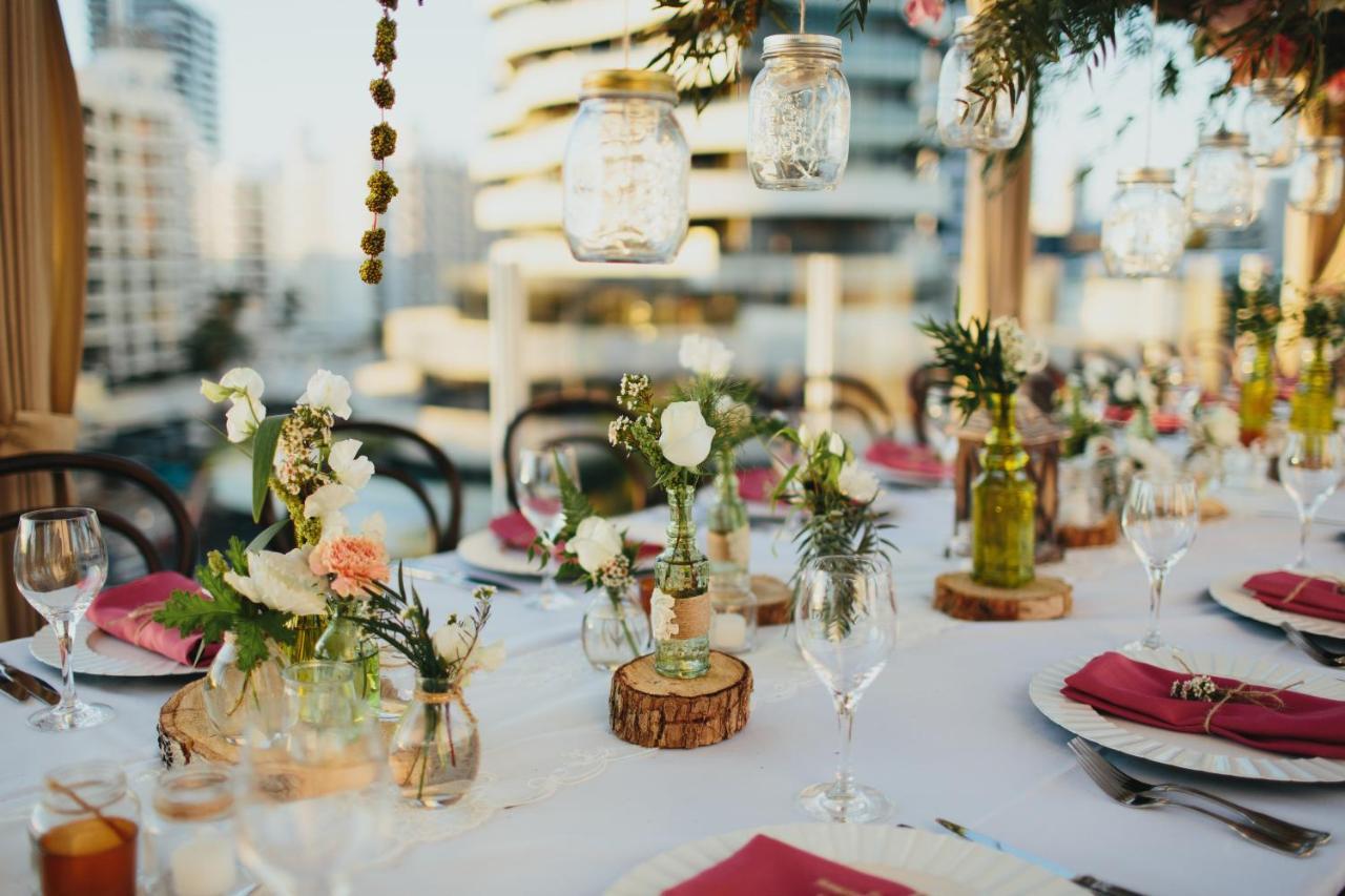 Sofitel Gold Coast Broadbeach Dış mekan fotoğraf Wedding reception at the rooftop of the Hotel Indigo San Diego